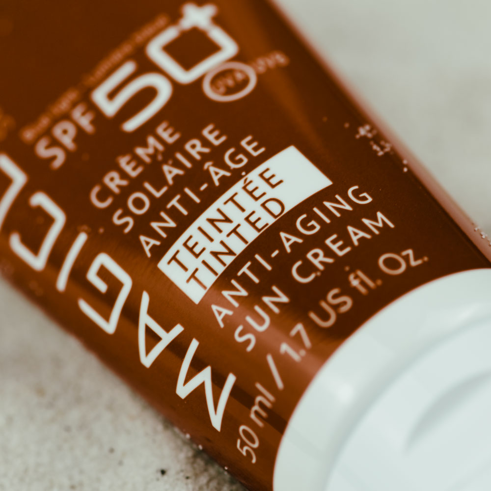 Magiclear Swiss creme solaire teintee tres haute protection SPF 50+, aide a proteger et illuminer le teint, rivieracosmedics.com