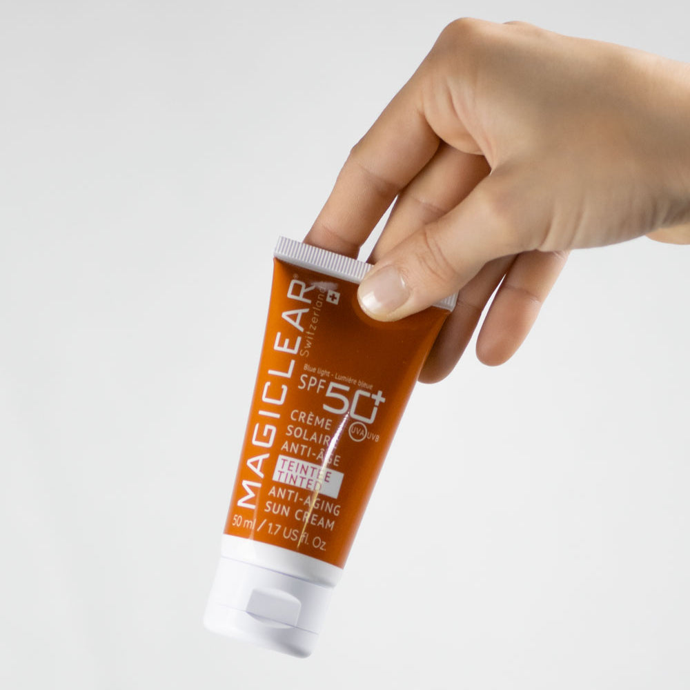 Ecran solaire teinte Magiclear Suisse SPF50+, protection UVA UVB, fini naturel, pour usage quotidien, disponible en France
